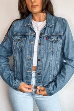 Load image into Gallery viewer, Levi&#39;s Mid-Blue Patched Denim Jacket