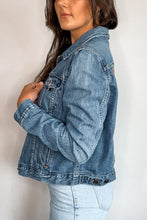 Load image into Gallery viewer, Levi&#39;s Mid-Blue Patched Denim Jacket