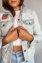 Load image into Gallery viewer, Levi&#39;s Light Wash Patched Denim Jacket