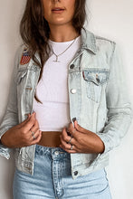 Load image into Gallery viewer, Levi&#39;s Light Wash Patched Denim Jacket